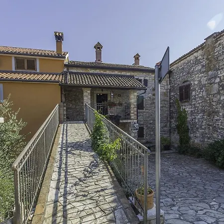 Lorenzo Villa Tar-Vabriga
